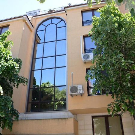 Vazov Residence , Two Bedroom Top Centre Apartment Варна Экстерьер фото