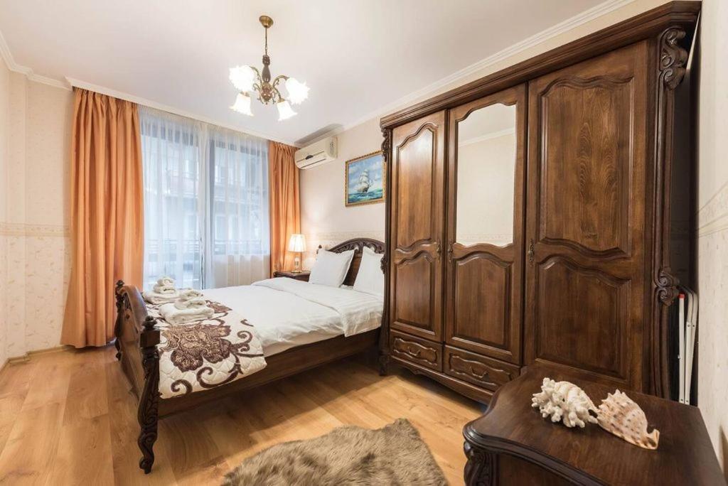 Vazov Residence , Two Bedroom Top Centre Apartment Варна Экстерьер фото