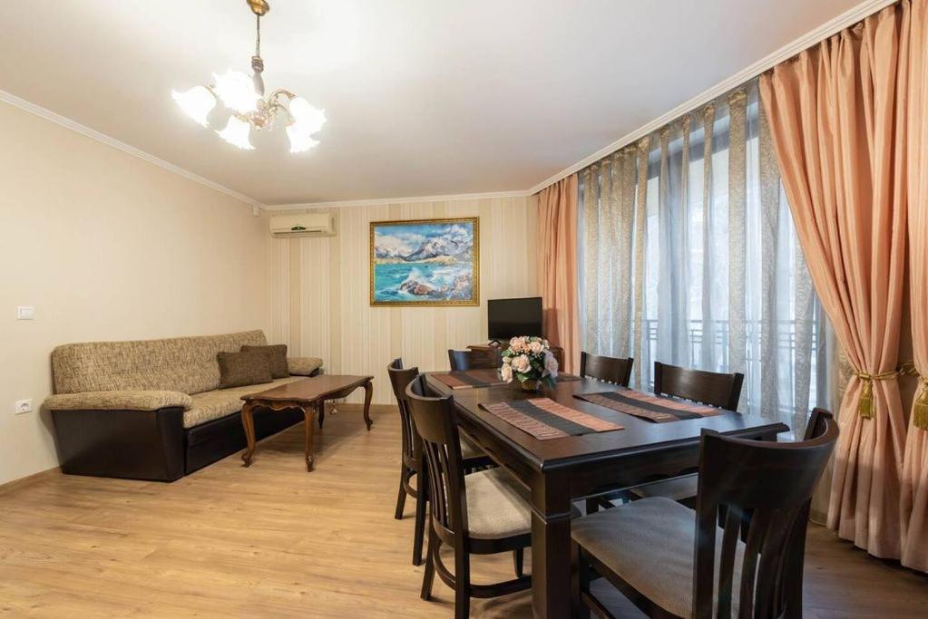 Vazov Residence , Two Bedroom Top Centre Apartment Варна Экстерьер фото
