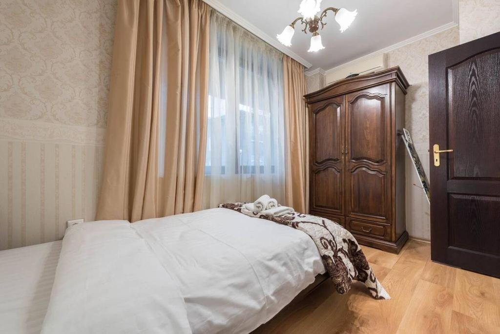 Vazov Residence , Two Bedroom Top Centre Apartment Варна Экстерьер фото