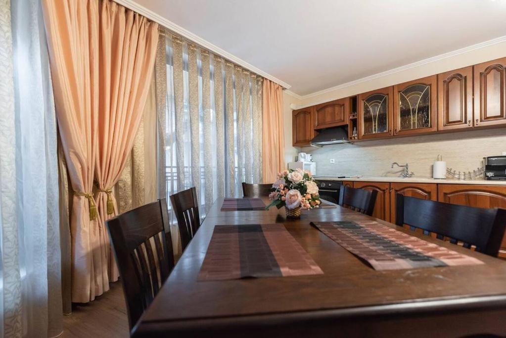Vazov Residence , Two Bedroom Top Centre Apartment Варна Экстерьер фото