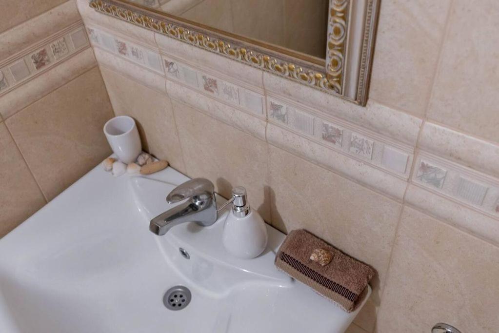 Vazov Residence , Two Bedroom Top Centre Apartment Варна Экстерьер фото