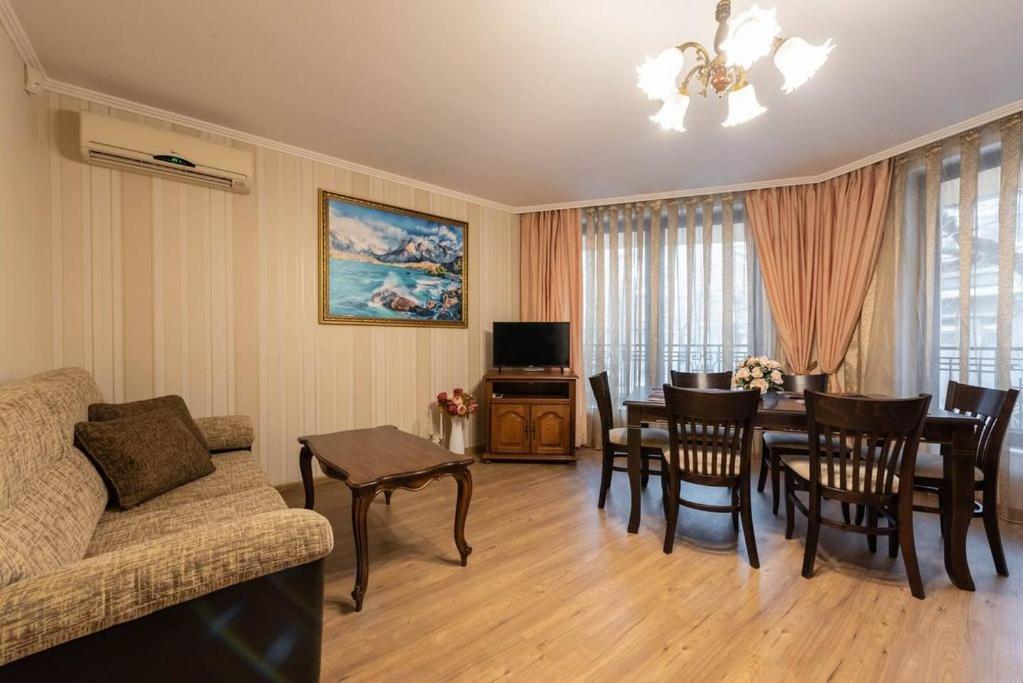 Vazov Residence , Two Bedroom Top Centre Apartment Варна Экстерьер фото