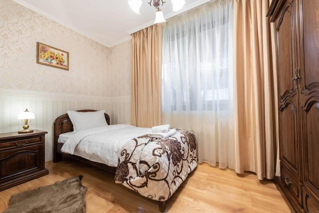 Vazov Residence , Two Bedroom Top Centre Apartment Варна Экстерьер фото