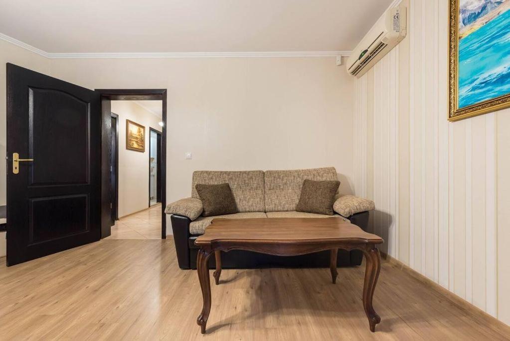 Vazov Residence , Two Bedroom Top Centre Apartment Варна Экстерьер фото