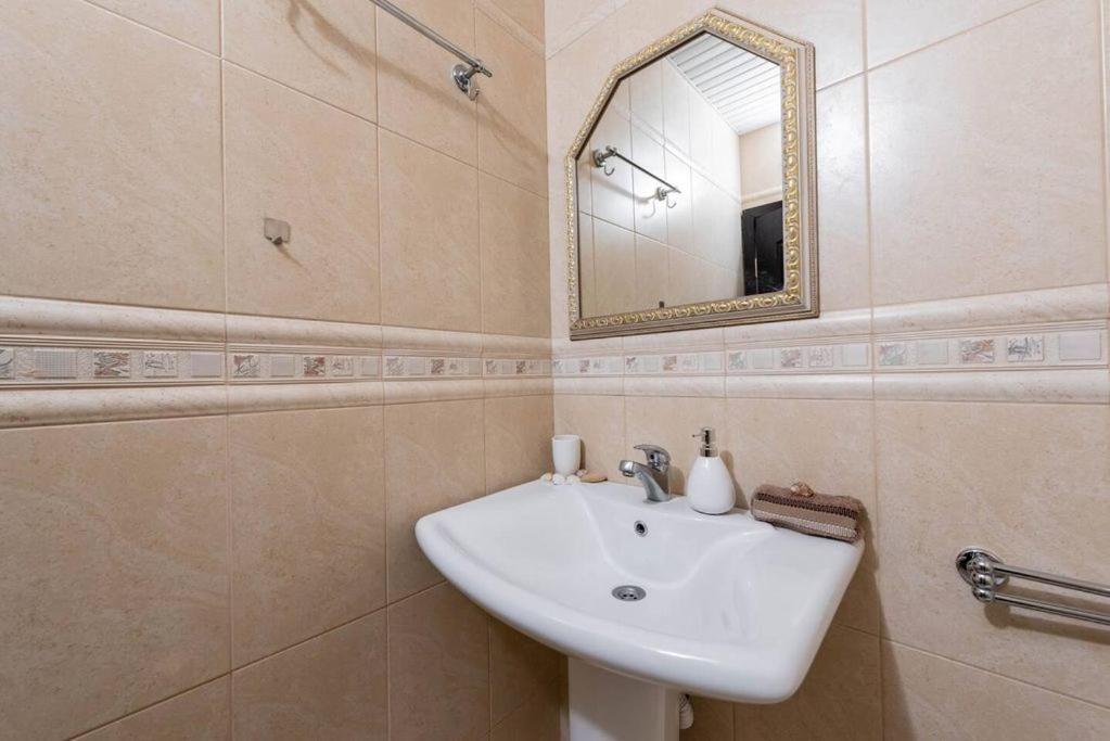 Vazov Residence , Two Bedroom Top Centre Apartment Варна Экстерьер фото